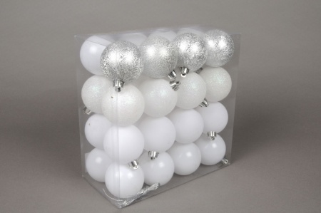 Boîte de 32 boules en plastique blanc D6cm