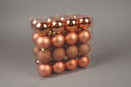 Boîte de 32 boules en plastique cuivre rosé D6cm