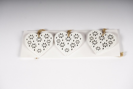 Set de 3 coeurs en bois blanc à suspendre D8cm