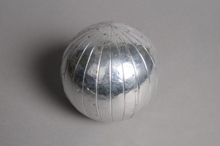 Boule en aluminium rayures D11cm